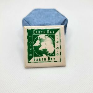 🎄5/$25🎄EARTH DAY 1990 Pin 